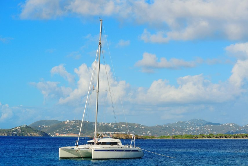 sailing-boat-rest-bay-st-john-virgin-islands